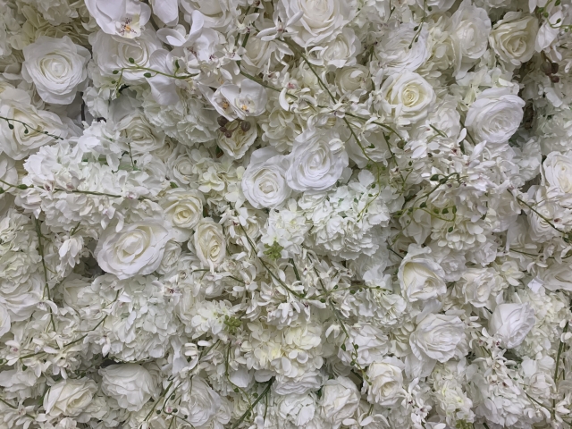 Deluxe White Flower Wall