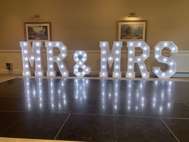 Light Up Mr & Mrs Letters