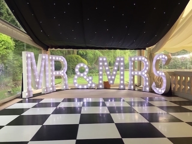 Light Up Mr & Mrs Letters