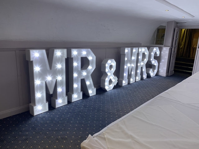Light Up Mr & Mrs Letters