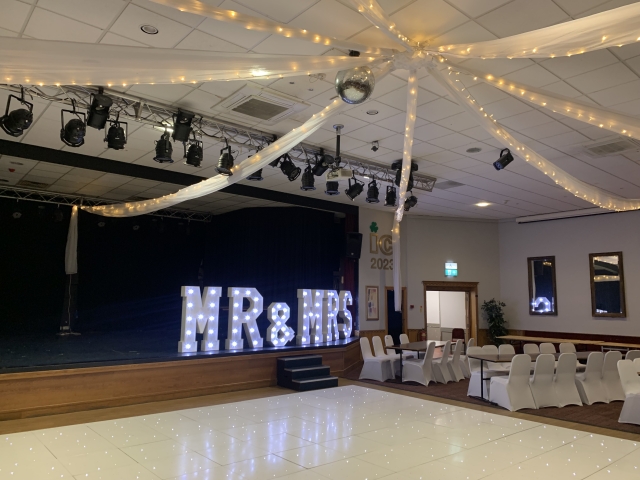 Light Up Mr & Mrs Letters