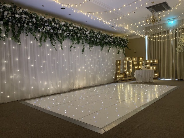 Starlight Backdrop with Silk Green Floral Top Runner
