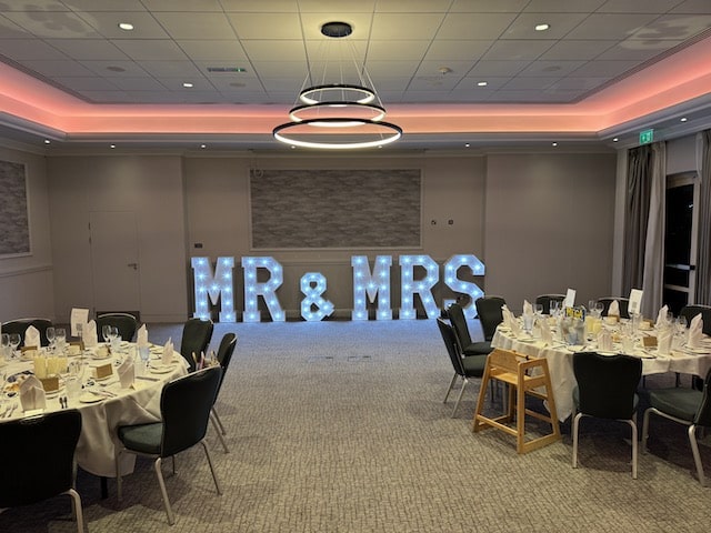 Light Up Mr & Mrs Letters